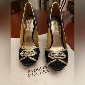 Badgley Mishka dress heels with slight platform sz 6.5